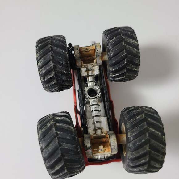 Hot Wheels 2007 Red  Monster Jam Capitan Curse Truck Toy  Vehicles Collectible - Picture 4 of 9